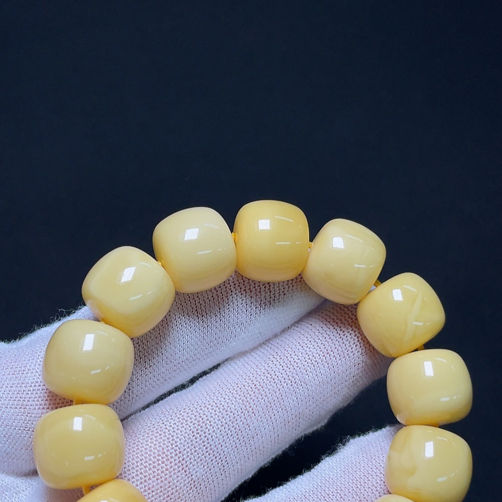 Amber Beeswax bracelet from HKHQ featuring 13.8mm amber beads, weighing approximately 22.64g, with a warm, natural glow.