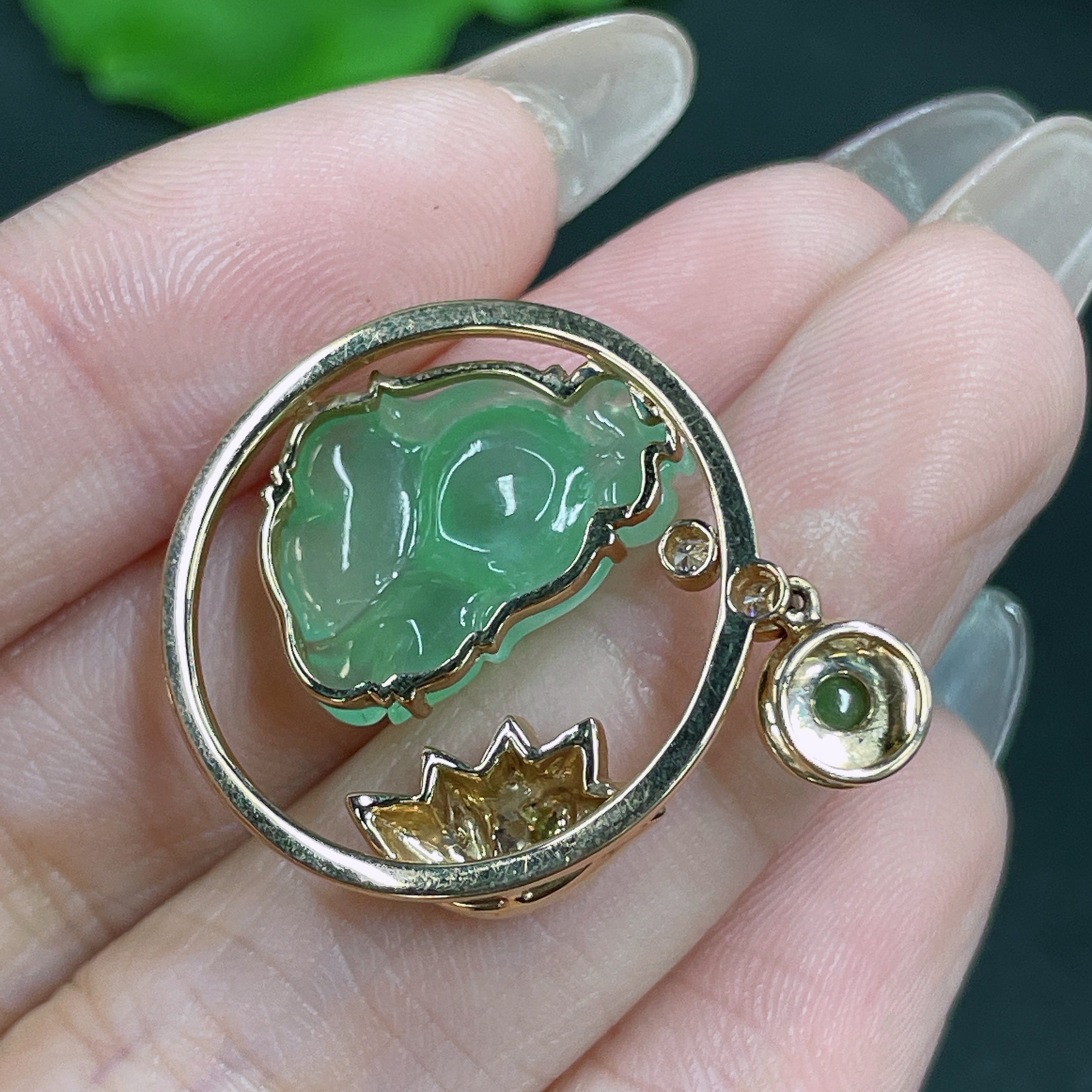 Jadeite Pendant 18k Gold Inlaid with Diamonds Total Weight Approximately 5.65g