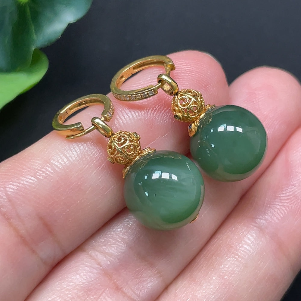 Hetian jade earrings with 18K gold and diamond accents, measuring 11.6mm, with a total weight of 6.79g.