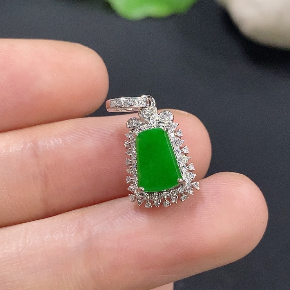 Jadeite Pendant with 18K Gold Setting, Total Weight Approx. 1.2g (Accented with Diamonds)