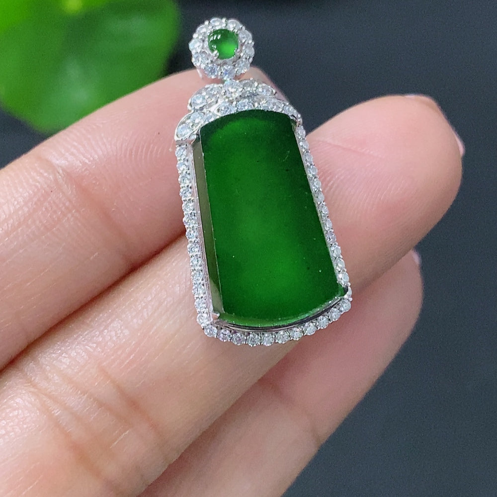 Jadeite Plain Pendant with 18K Gold Mounting Total Weight Approx. 3.5g