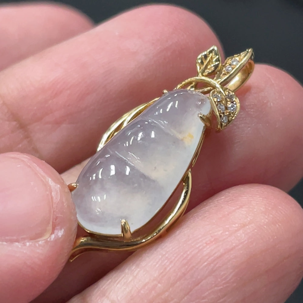 Jadeite Lucky Bean Pendant with 18K Gold Setting, Total Weight Approx. 1.8g