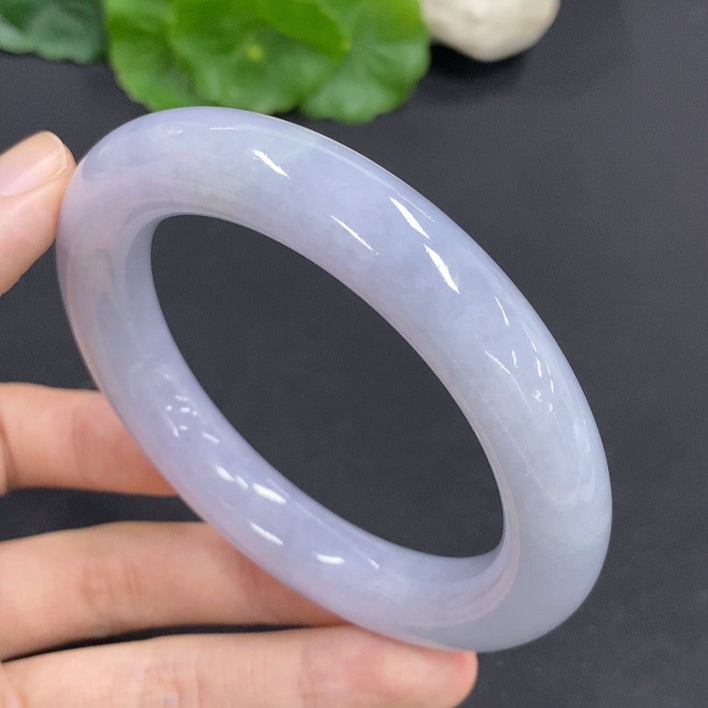Jadeite round bangle with a polished finish, weight 84.4g, size 58, crafted by HKHQ, featuring smooth, glossy jade surface.