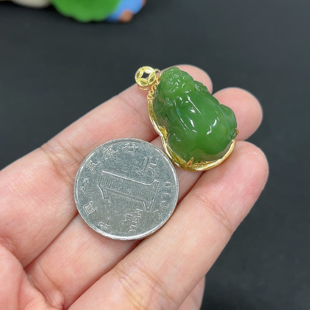 Green Hetian Jade Auspicious Beast Pendant in 18K Gold