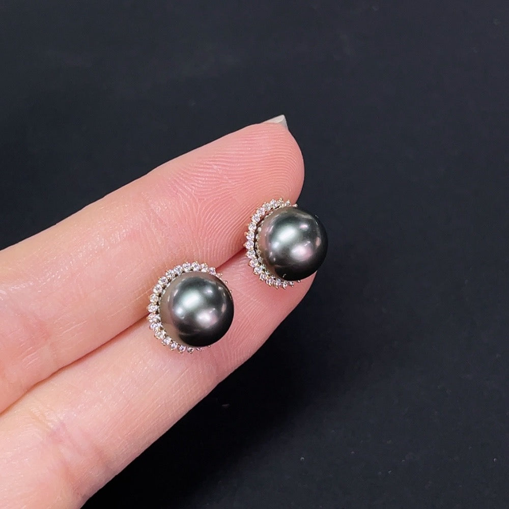 Saltwater pearl stud earrings, 18K gold, non-diamond