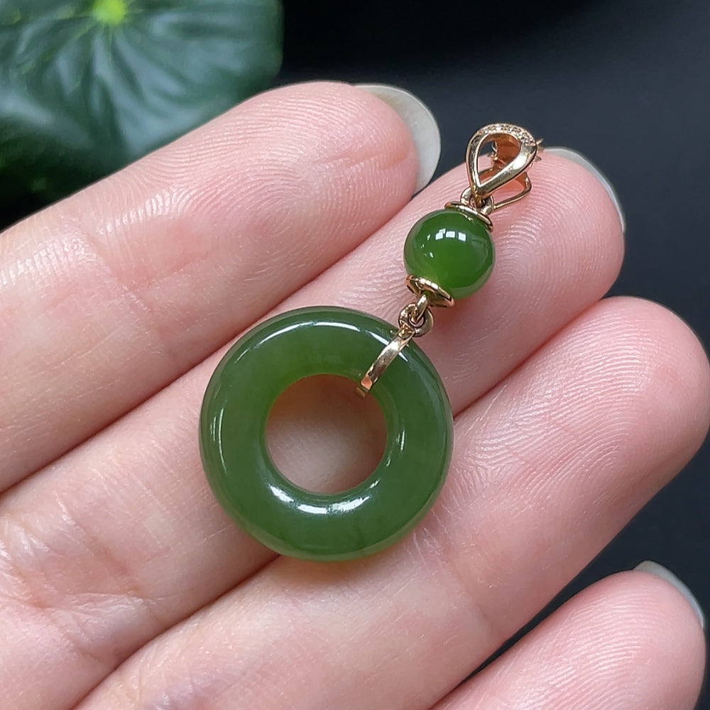 Hetian jade peace knot pendant with 18K gold accents and diamond details, weighing approximately 3.31g, by HKHQ.
