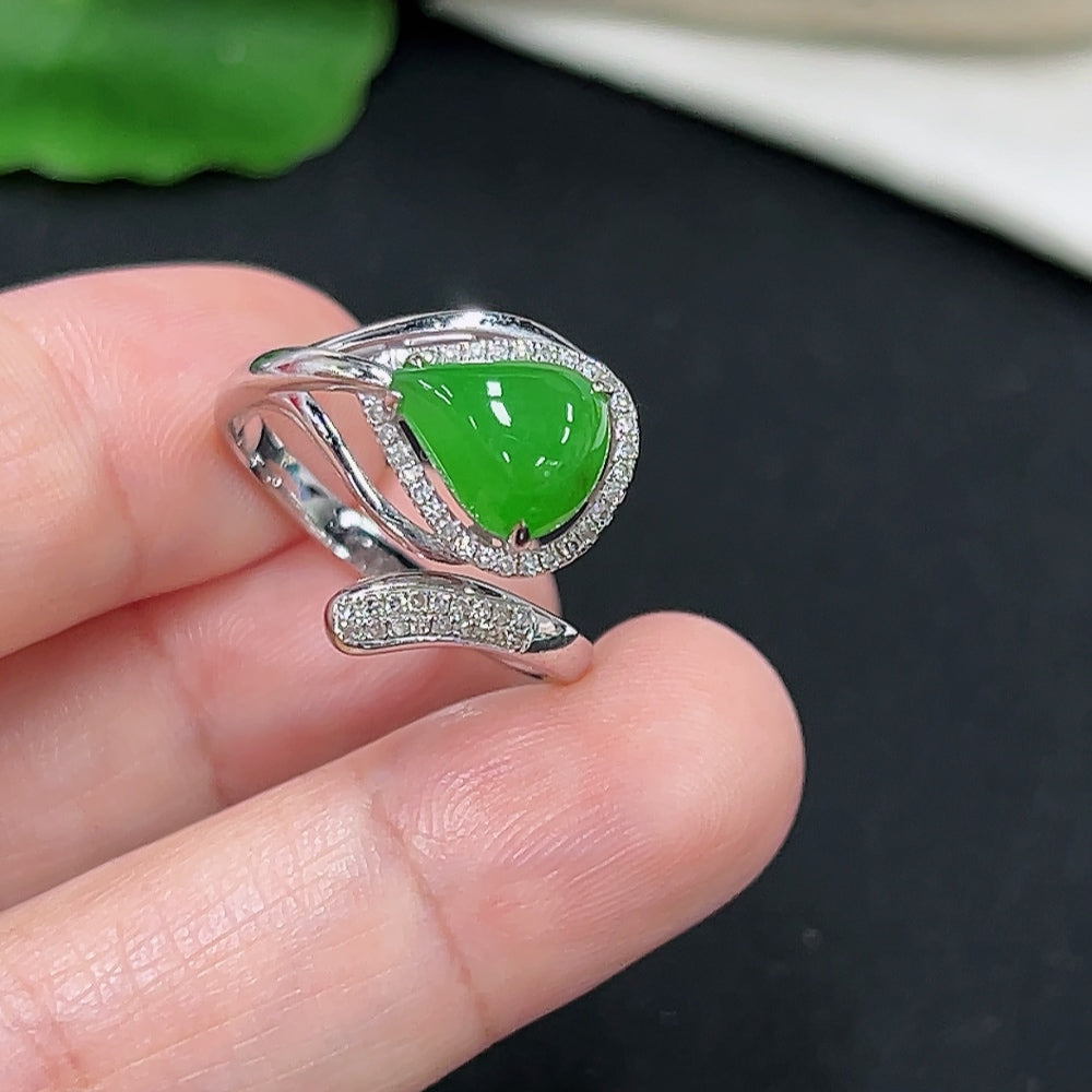 Jadeite inlaid ring18K gold (with diamond accents)