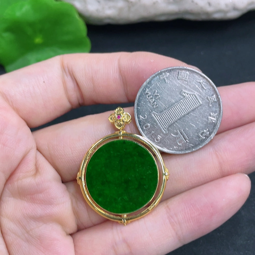 Jadeite Pendant 18k with Diamond Accent Total Weight Approx.4.8g