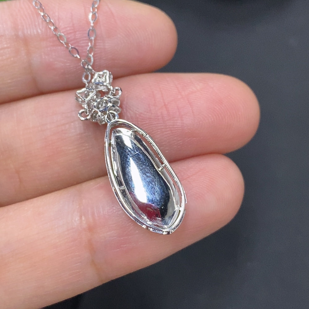 Jadeite Auspicious Bean Pendant in 18K Gold, Total Weight Including Chain Approx. 2.5g (Non-Diamond)