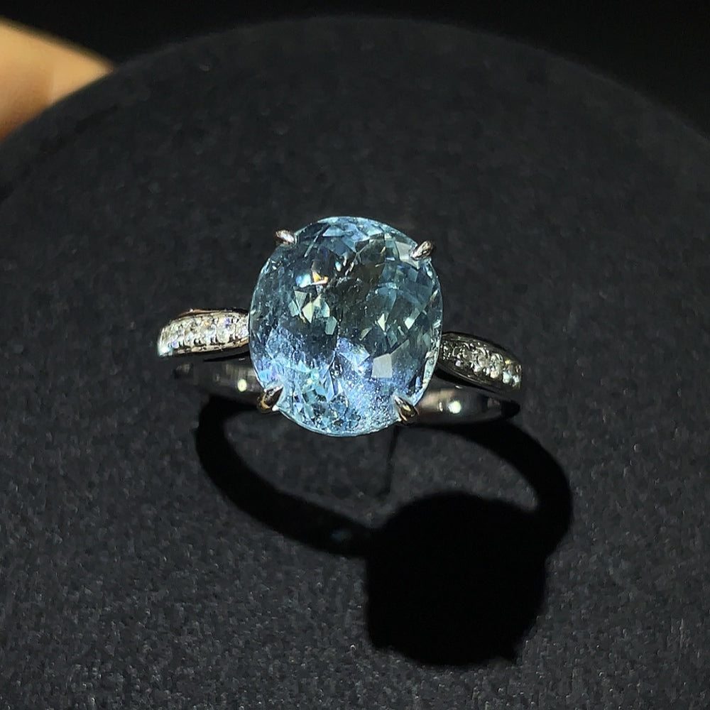 18K Gold Aquamarine Ring with Diamond Accents