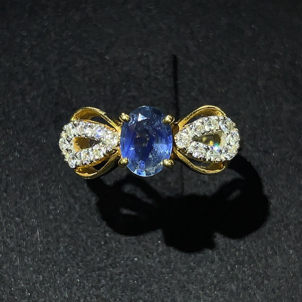 18K Gold Sapphire Ring (Color Origin Undetermined) with Diamond Accents, Total Weight Approximately 4.07g, Size 15