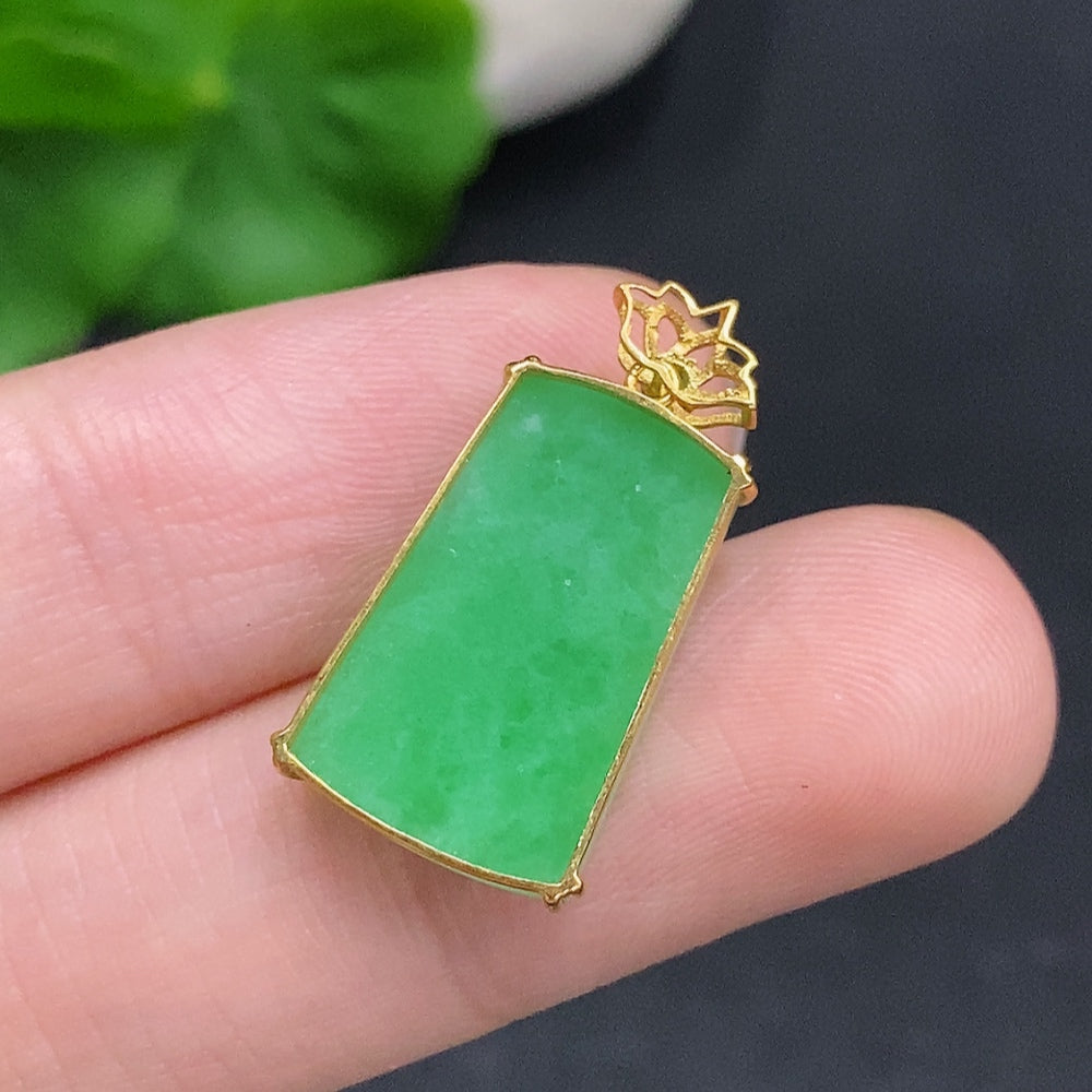 Jadeite Plain Pendant with 18K Gold Setting, Total Weight Approx. 2g