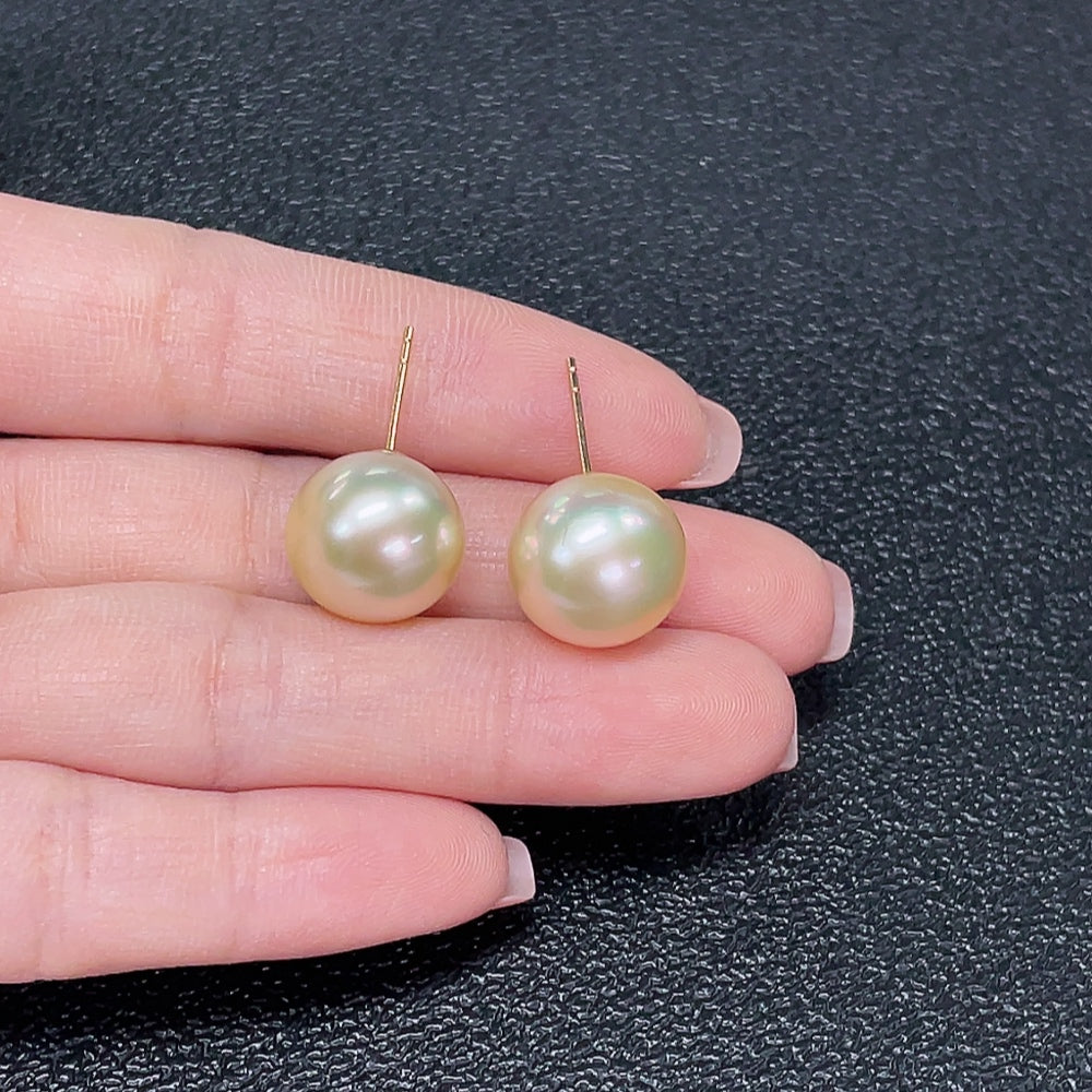 18k seawater pearl earrings, color origin undetermined, total weight approximately 6.7g, size about 13.1mm
