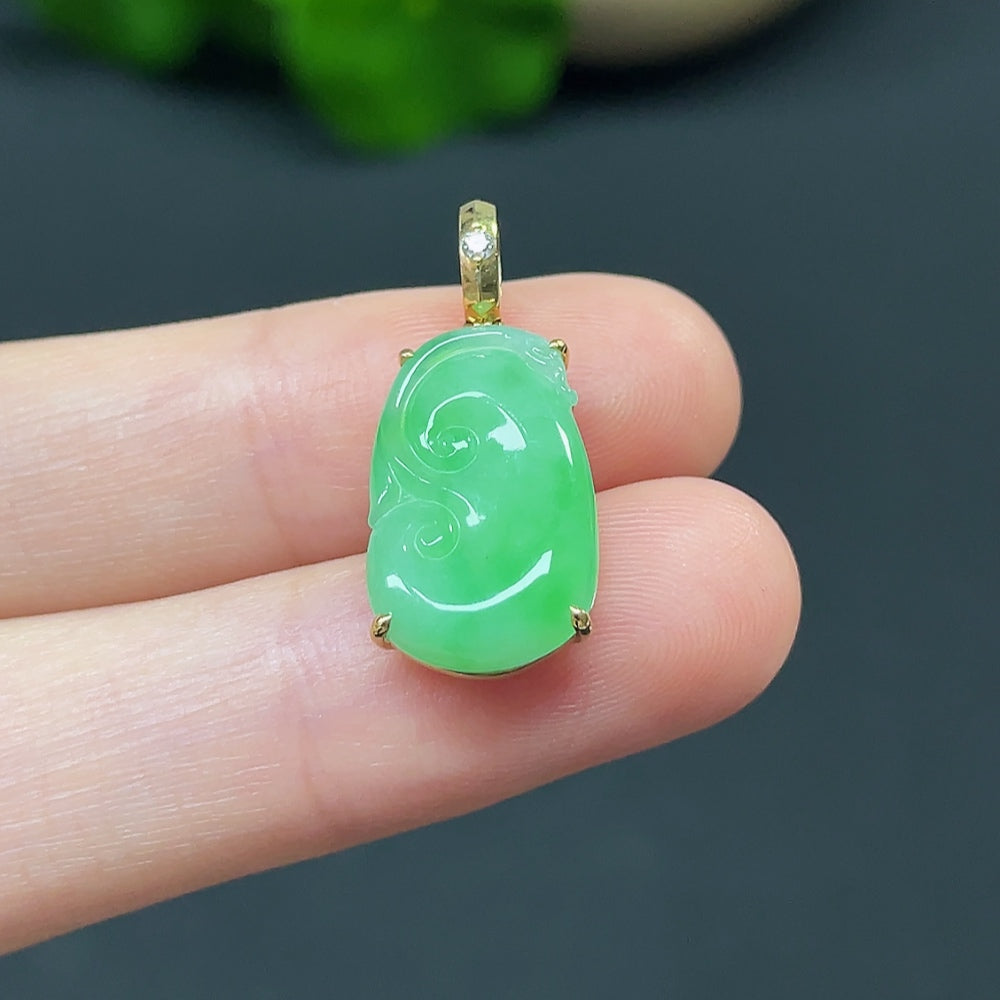 Jadeite Ruyi Inlaid Pendant 18K Non-Diamond