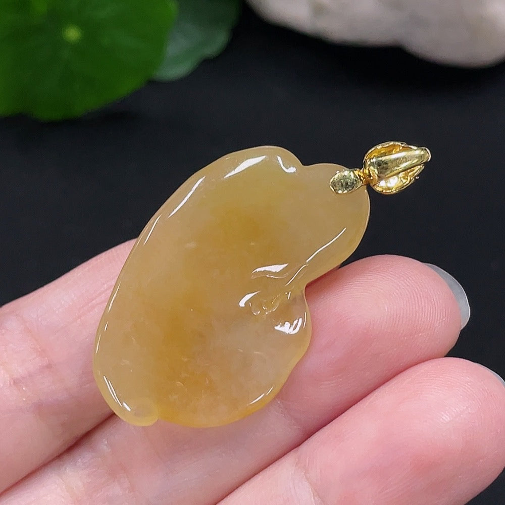Jadeite Lotus Pendant 18K Gold Total Weight Approx. 7.5g (Color Origin Undetermined)