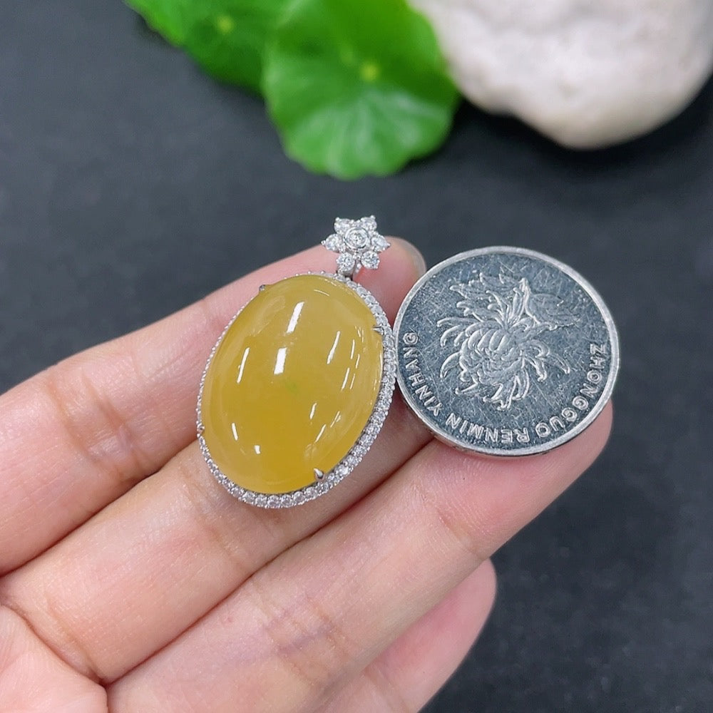 Jadeite inlaid cabochon pendant 18k total weight approx. 7.78g color origin undetermined non-diamond