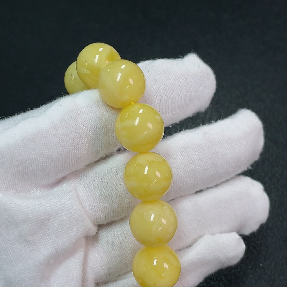 Amber Beeswax Bracelet, Total Weight Approx. 20.37g, Size About 13.1mm