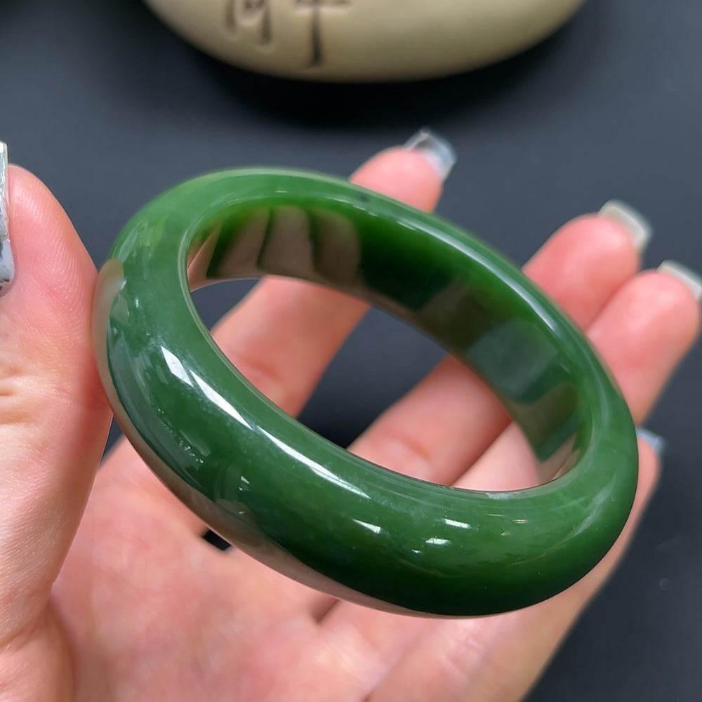 HKHQ Hetian Jade round bracelet, 53.6mm diameter, weighs 75.3g, featuring smooth green jade beads on a natural jewelry piece.