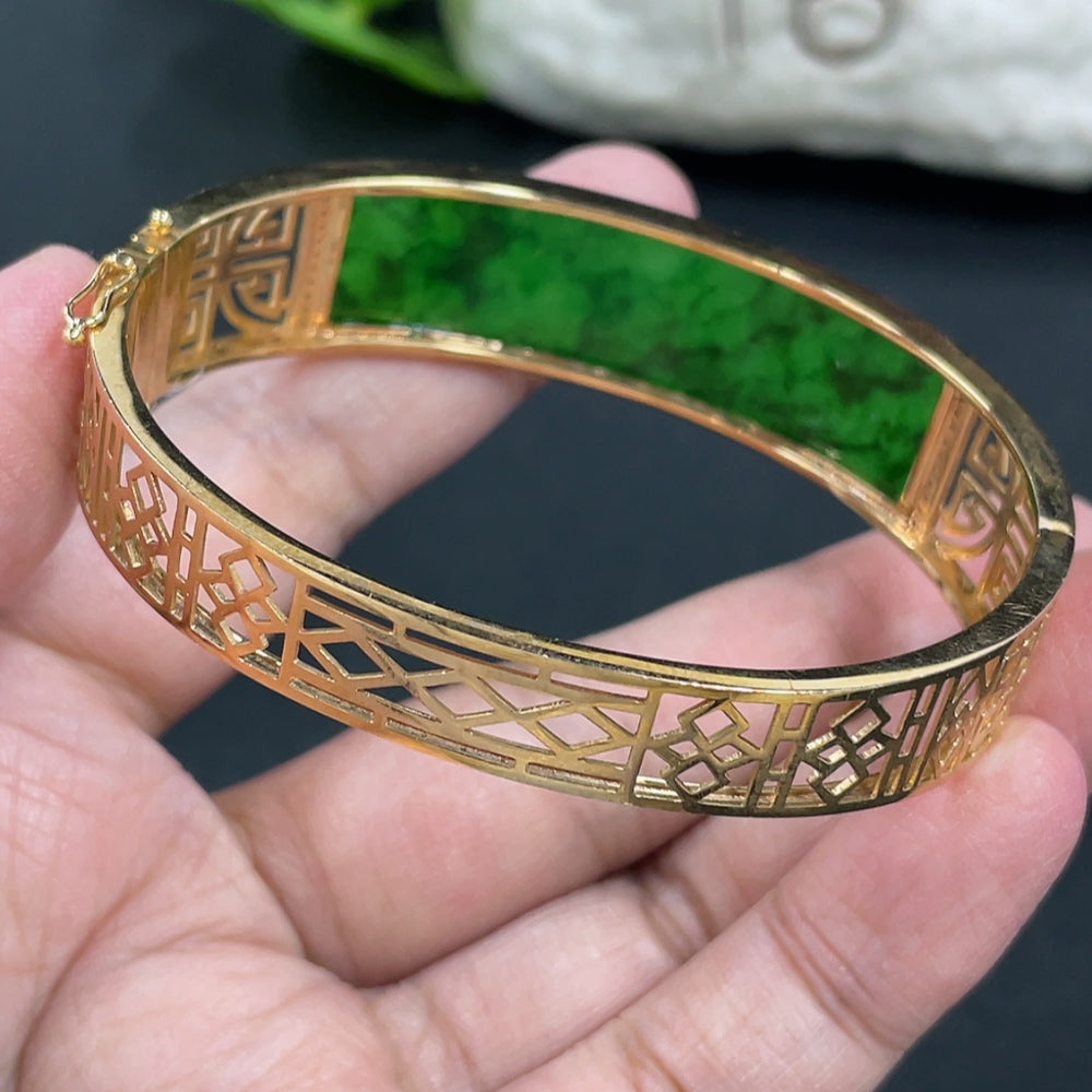 Jadeite inlaid bracelet 18k gold inlaid with diamond and other mineral components, total weight about 22.3g