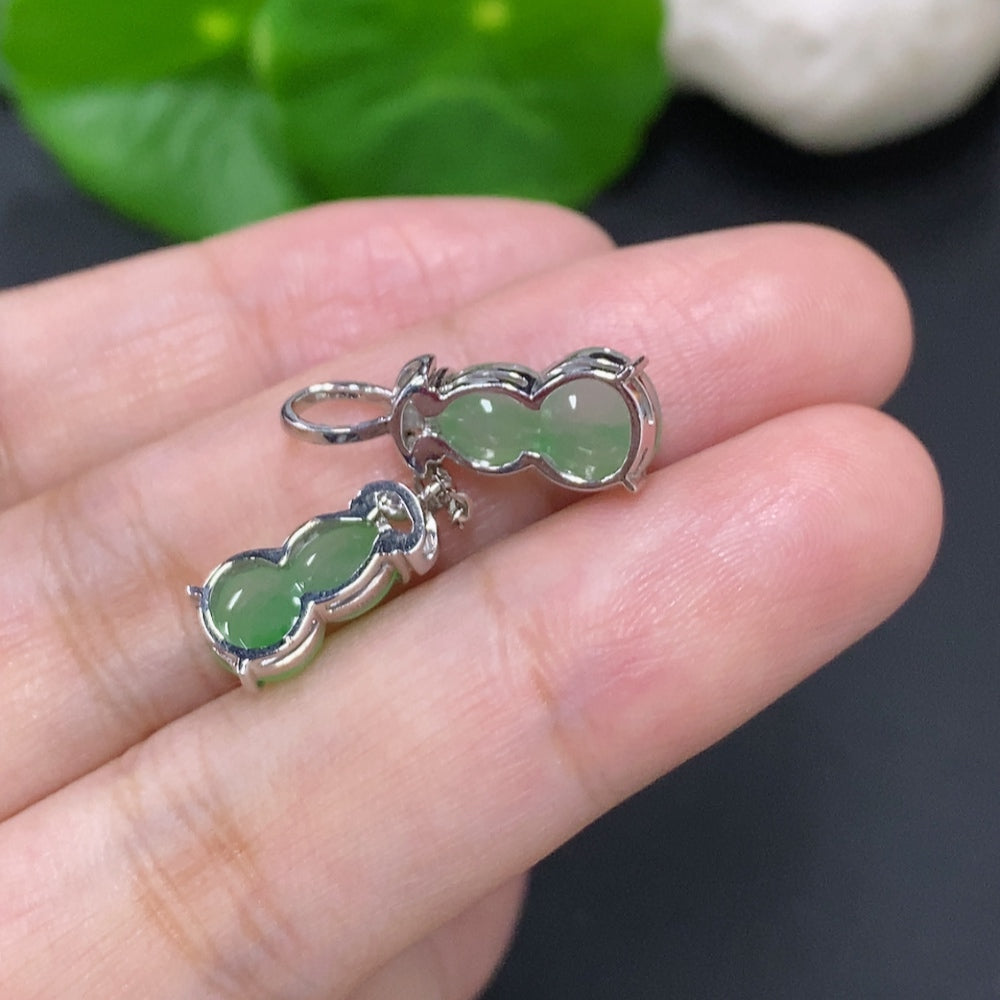Jadeite Gourd Inlay Pendant 18K Gold (With Diamond Accents)