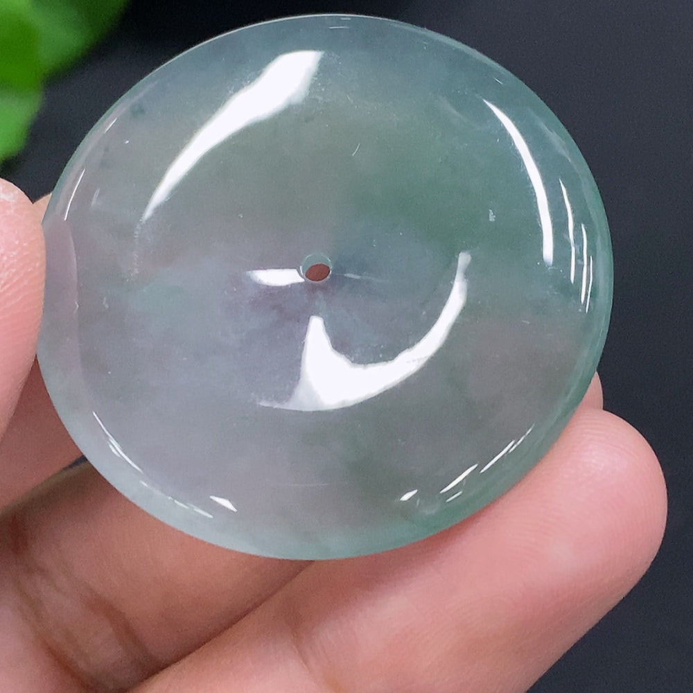 Jadeite Peace Knot, total weight approximately 15.3g