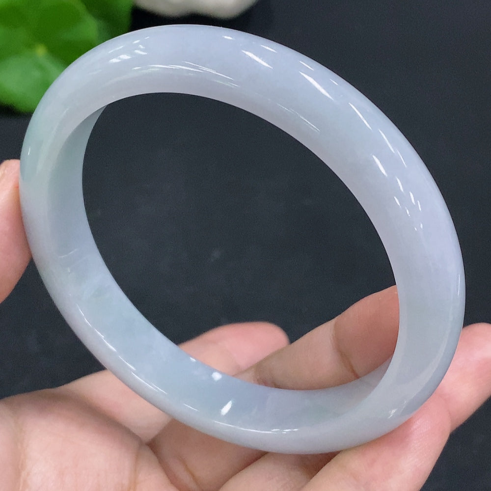 HKHQ Jadeite round bracelet featuring smooth, polished green jade beads, certified by Huiliu, showcasing elegant craftsmanship.
