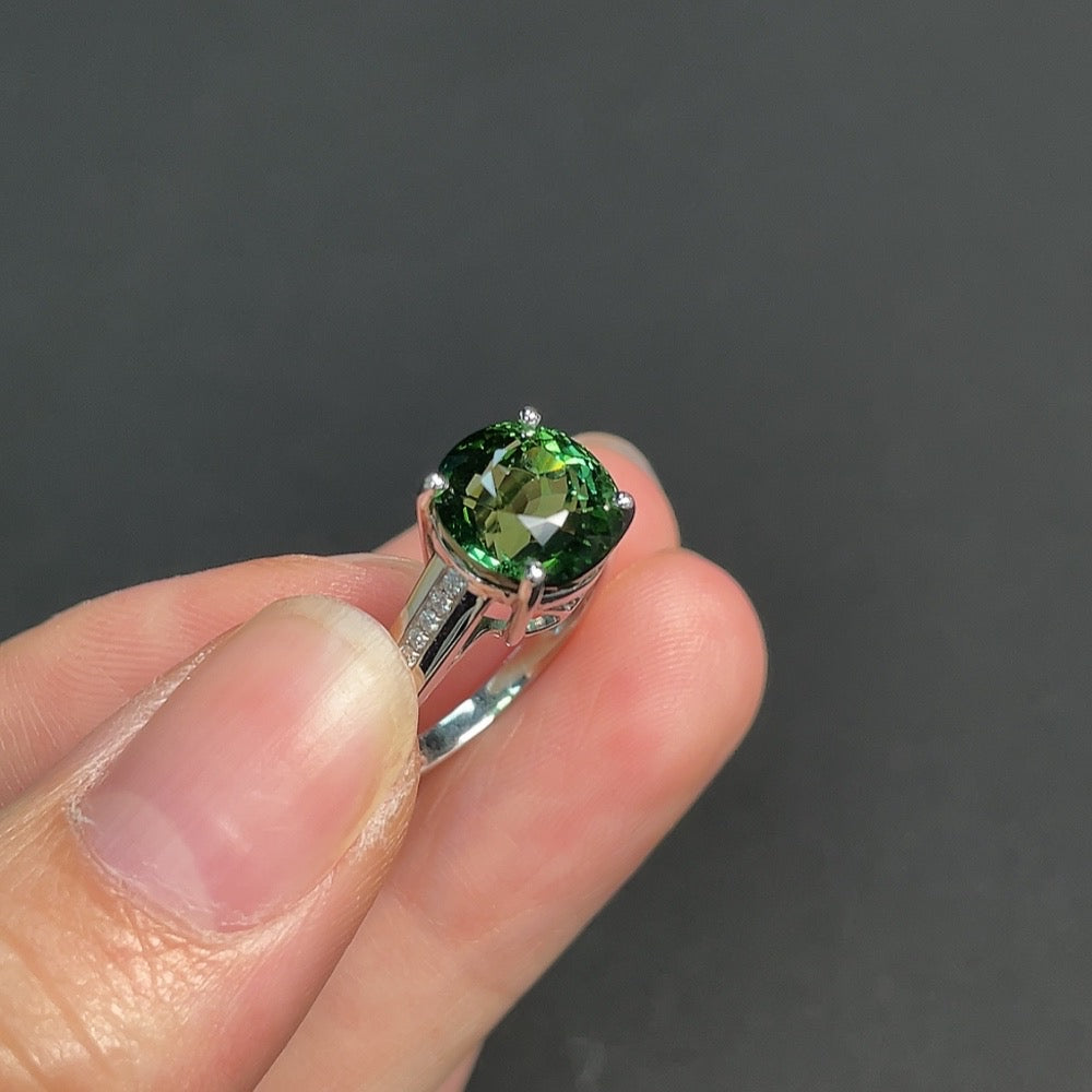 Tourmaline Inlaid Ring, 18K Gold Band, 67% Gold Content, Size 11, Total Weight Approximately 3.48g, Accented with Diamonds