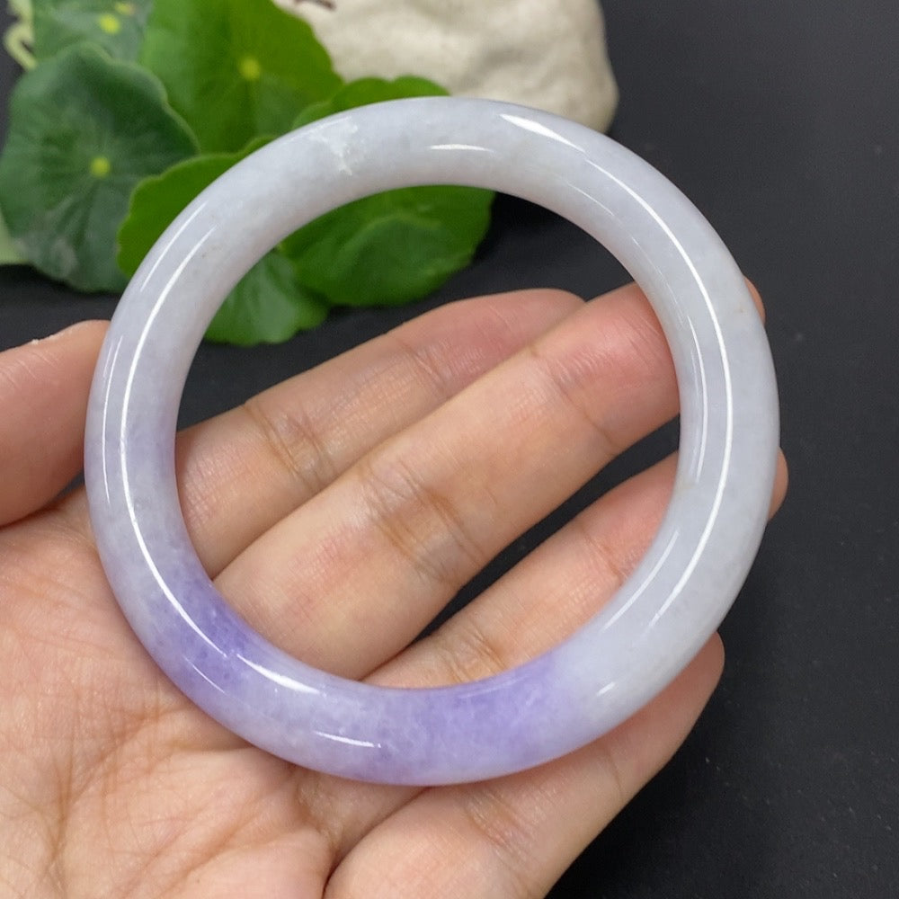 HKHQ jadeite round bangle with mineral inclusions, size 55.8mm, weighs approx. 49.81g, smooth polished surface, natural green hue