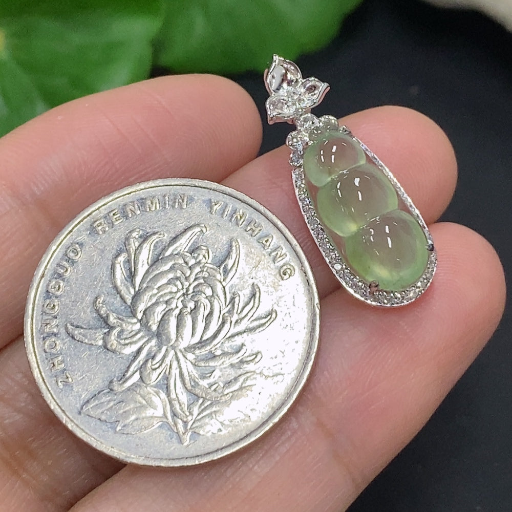 Jadeite Auspicious Bean Pendant with 18K Gold, Total Weight Approx. 2.1g (Accented with Diamonds)