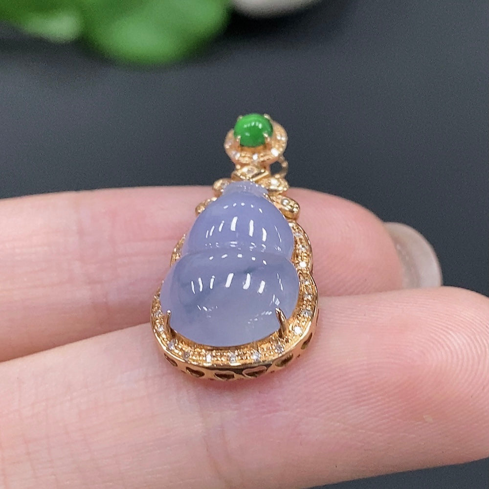 Jadeite Gourd Pendant with 18K Gold, Total Weight 2.54g