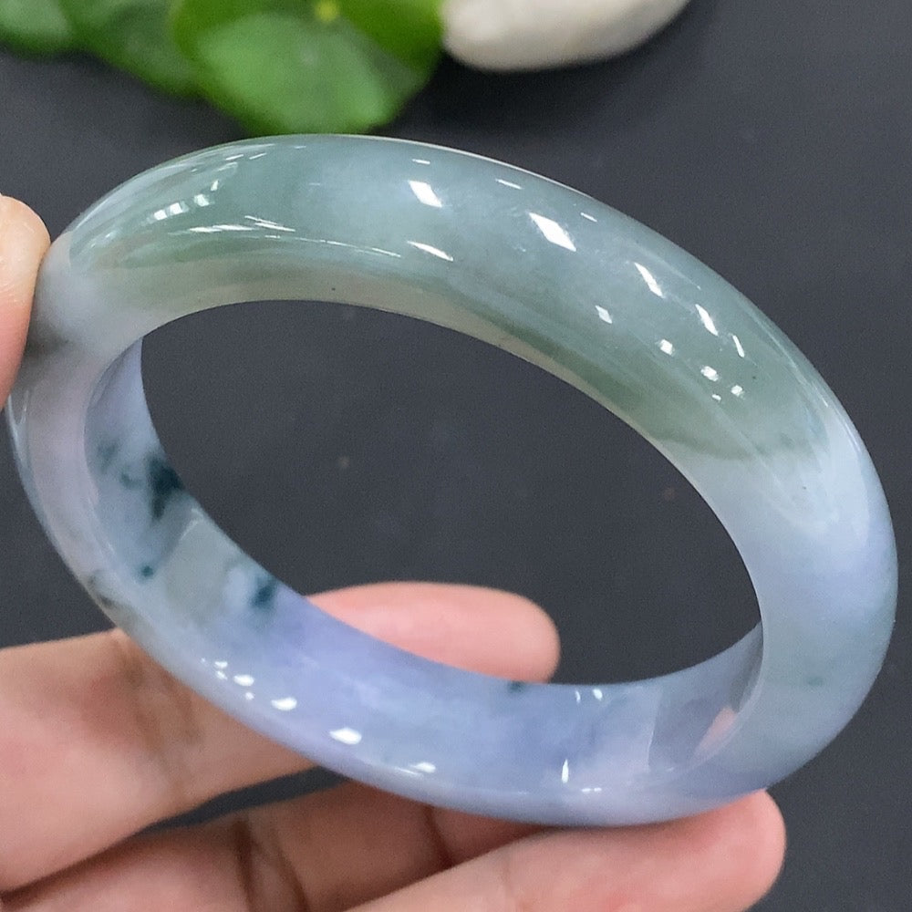 Jadeite round bracelet, circumference 56.5, total weight 63.795g