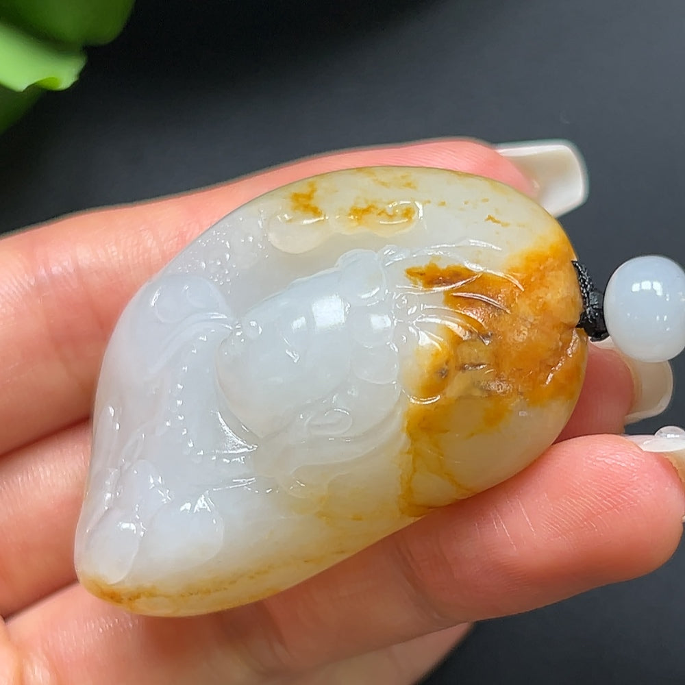 Hetian Jade Guanyin Pendant, color origin undetermined, including rope