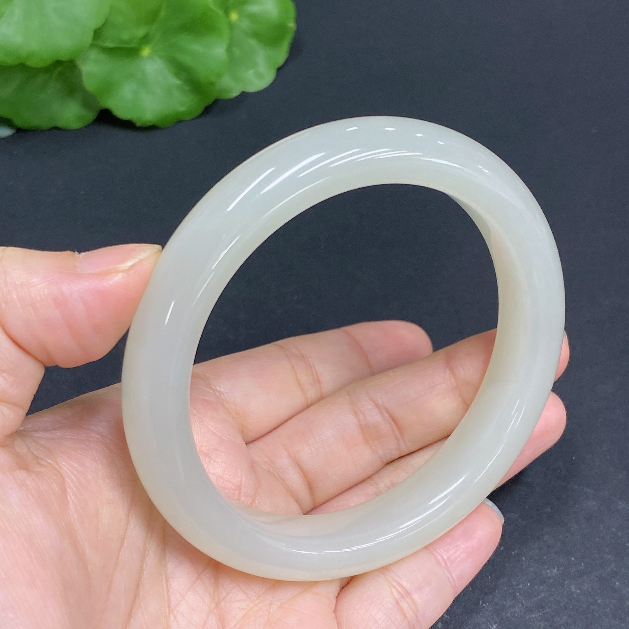 Hetian Jade Round Bracelet Size 61.1 Total Weight Approx. 62g