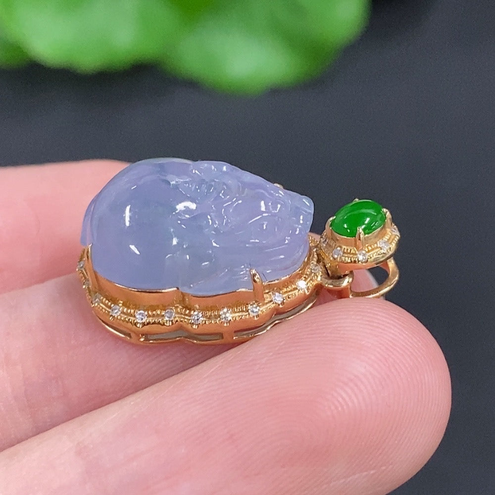 Jadeite Three-Legged Golden Toad Inlaid Pendant 18k Gold Total Weight Approx. 3.7g with Diamond Accents