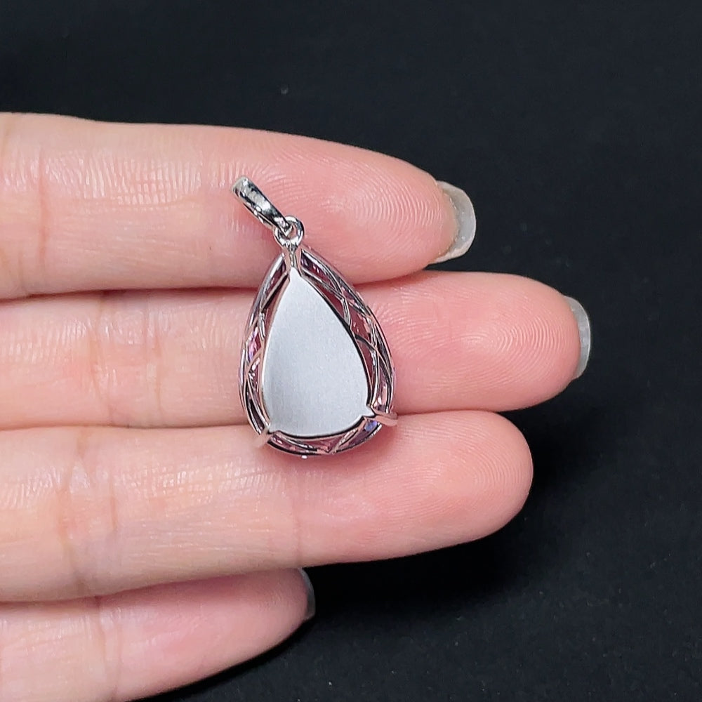Spodumene Pendant with 18K Gold Mount, Total Weight Approx. 6.40g, Color Origin Undetermined, Accented with Diamonds