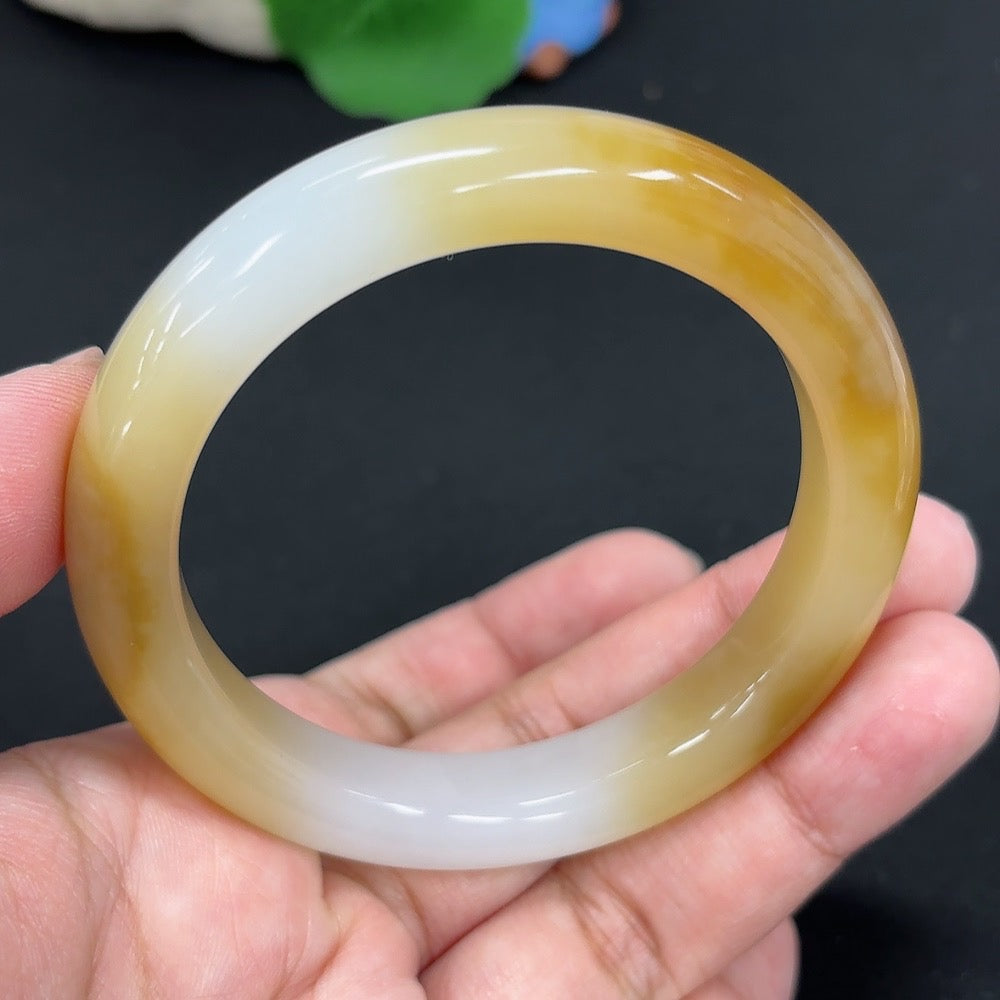 HKHQ Hetian Jade round bracelet with 54.6mm diameter, 50.8g weight, featuring smooth, polished jade beads.