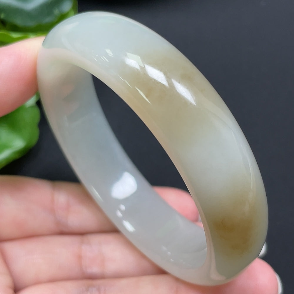 Hetian Jade round bangle bracelet in size 54,46g, crafted by HKHQ, showcasing smooth, polished jade with a natural luster.