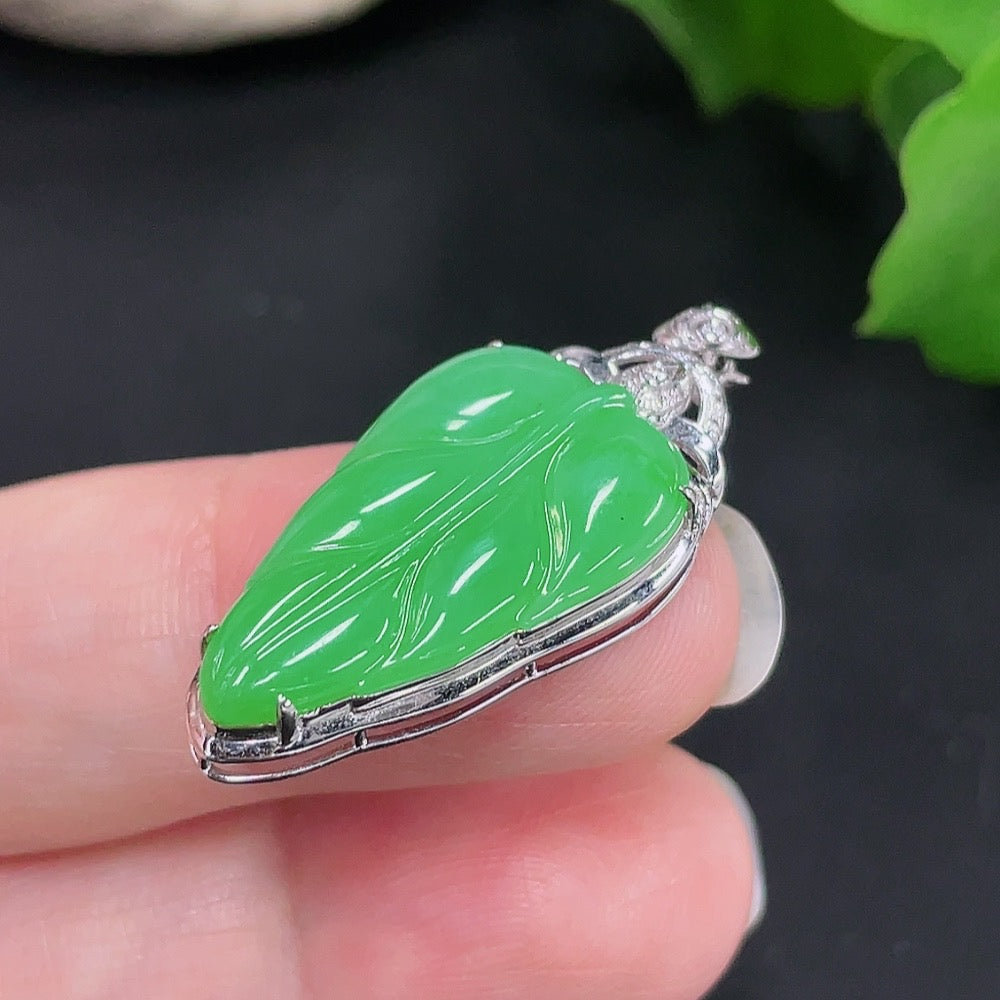Jadeite Leaf Inlaid Pendant 18K Gold Total Weight Approx. 2.9g (with Diamond Accents)