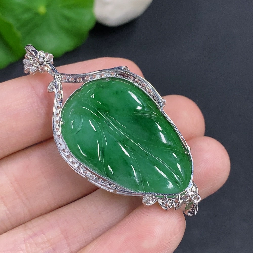Jadeite Leaf Pendant 18k Gold Non-Diamond