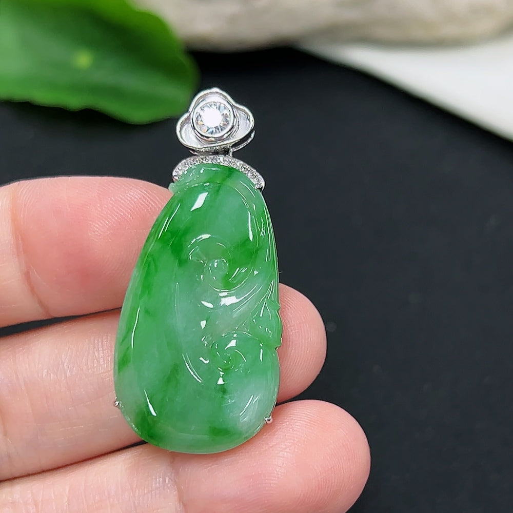 Jadeite Ruyi Pendant in 18K Gold with (Minimally Accented with Diamonds)