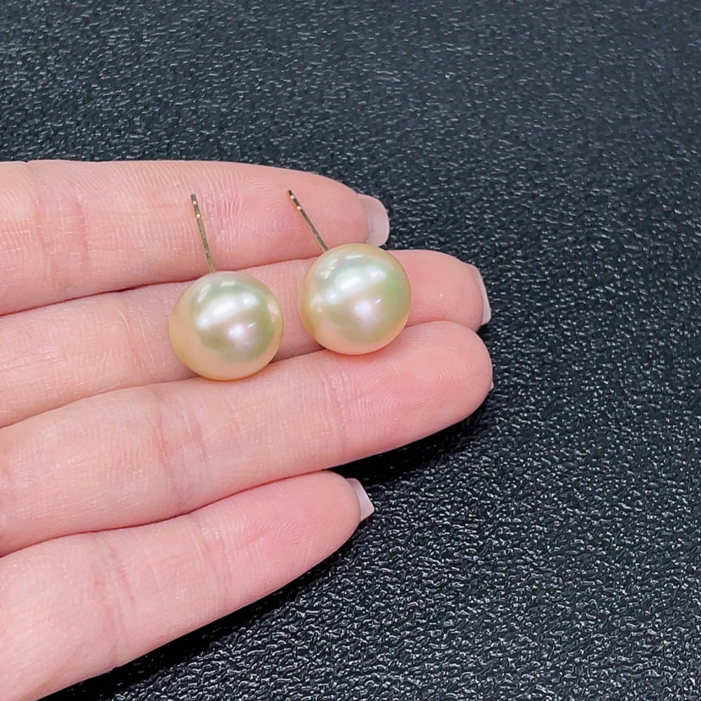18k seawater pearl earrings, color origin undetermined, total weight approximately 6.7g, size about 13.1mm