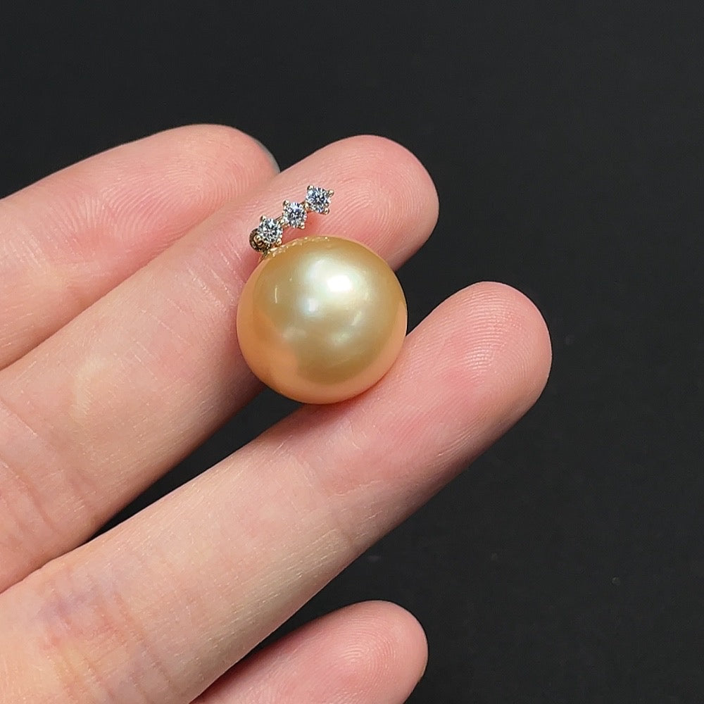 Seawater Pearl Pendant in 14K Gold, Card Size Approx. 14.5mm, Total Weight About 4.70g, Color Origin Undetermined, Non-Diamond