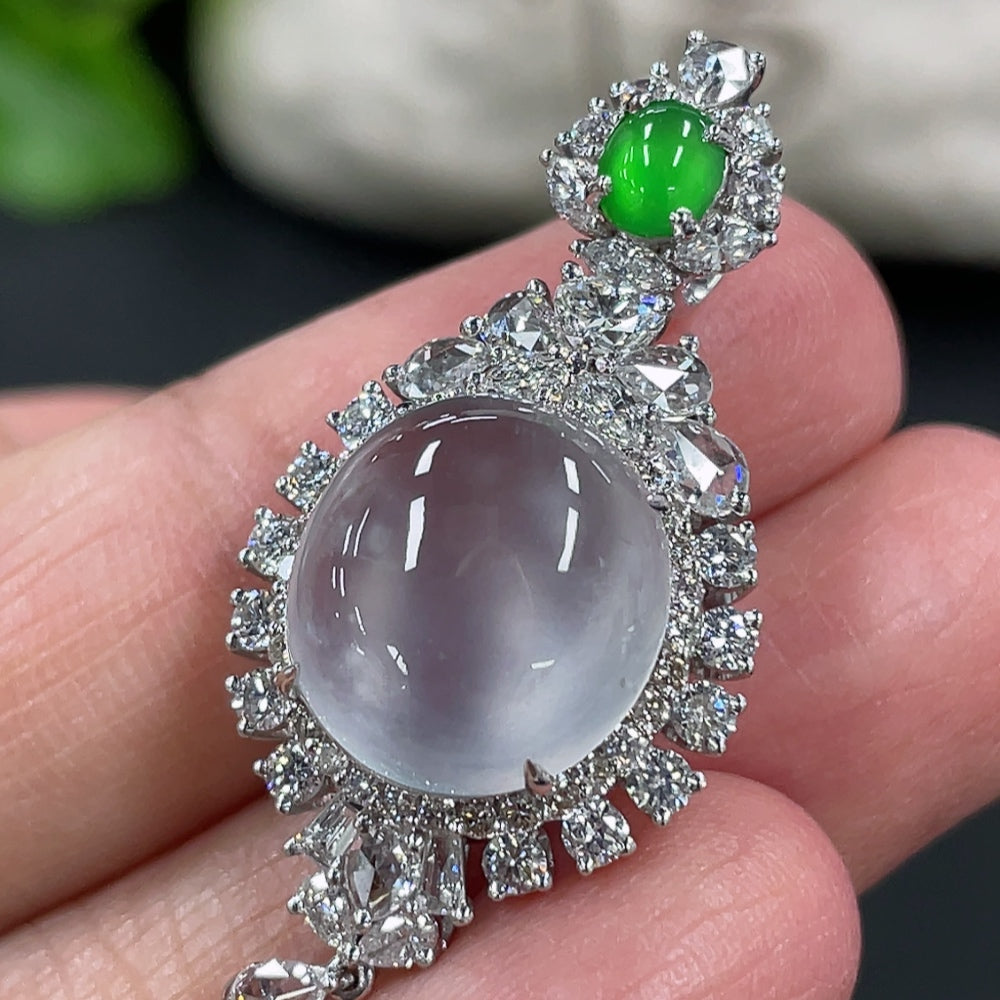 Jadeite Cabochon Pendant, 18K Gold Setting with Diamond Accents, Total Weight Approx. 6.4g