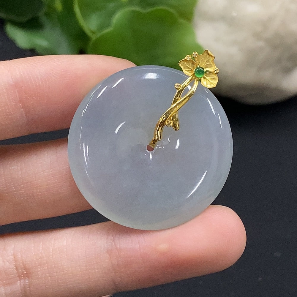 Jadeite Peace Knot Pendant with 18K Gold and Diamond Accents, Total Weight Approx. 12g