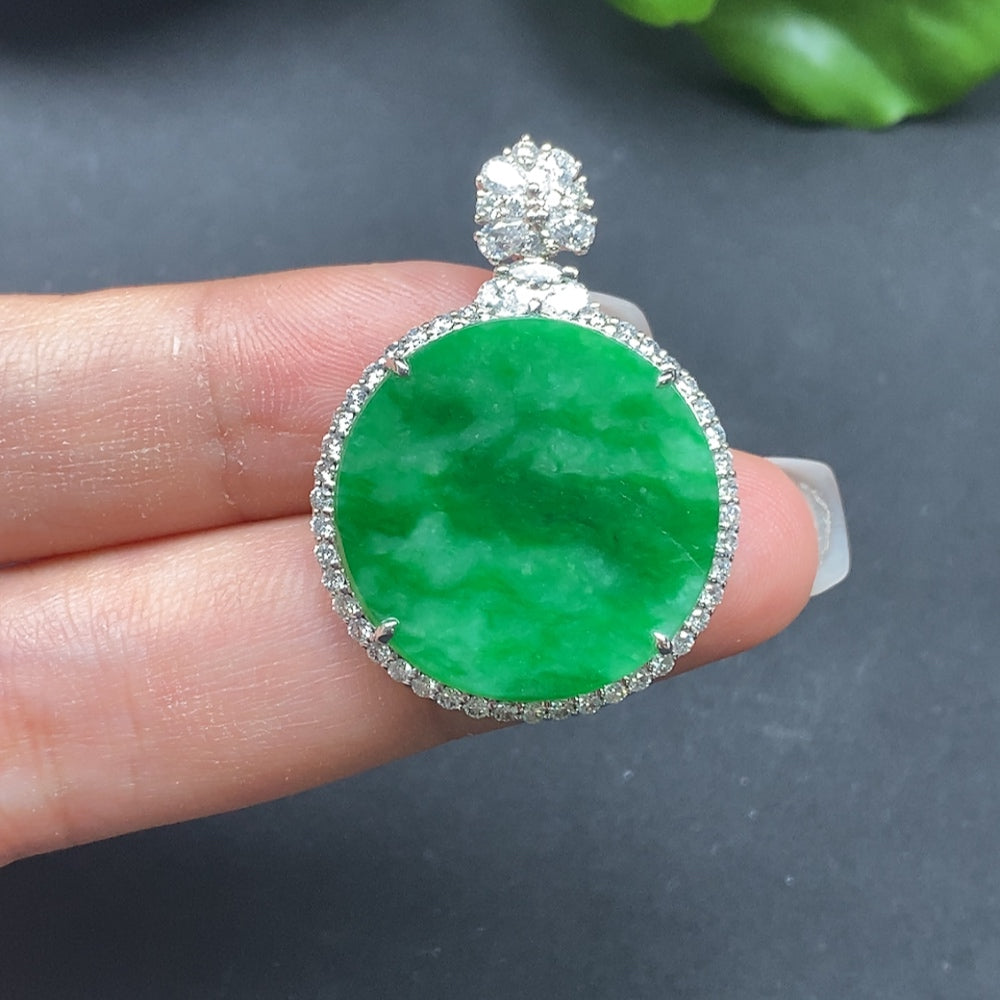 Jadeite Inlaid Plain Pendant with Diamond Accents 18K