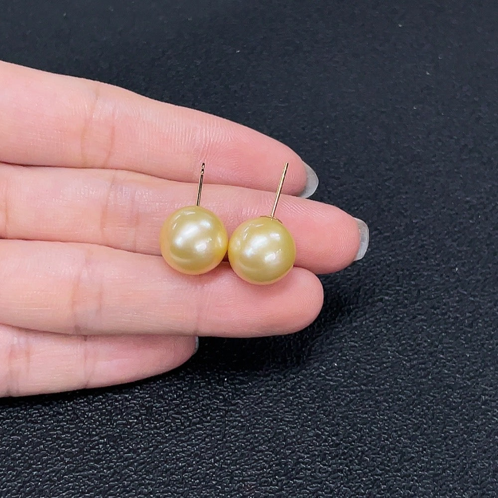 Seawater Pearl Earrings with 18K Gold Setting, Approximately 12.1mm, Color Origin Undetermined