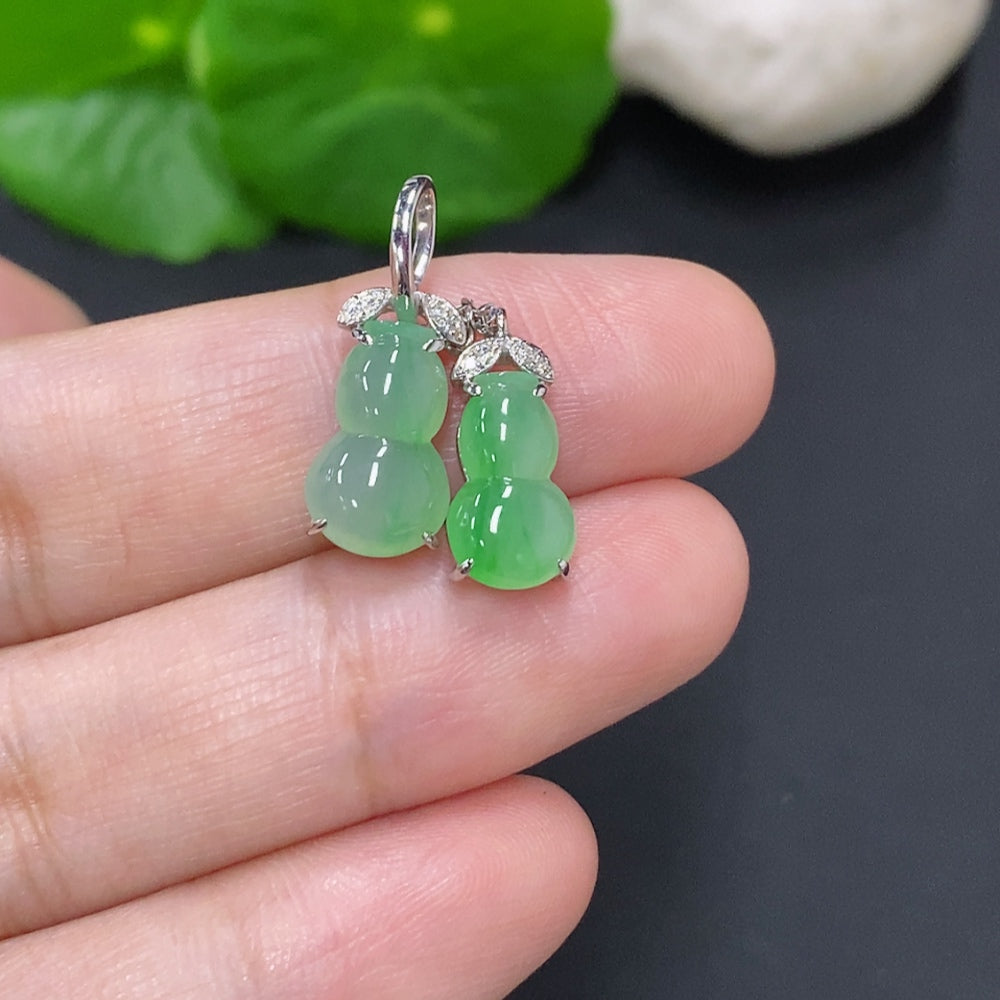 Jadeite Gourd Inlay Pendant 18K Gold (With Diamond Accents)