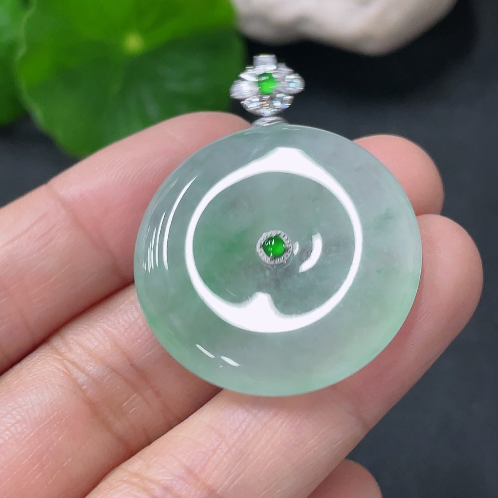 Jadeite Peace Knot Pendant, Total Weight Approx. 8.5g, 18K Gold Clasp, Non-Diamond