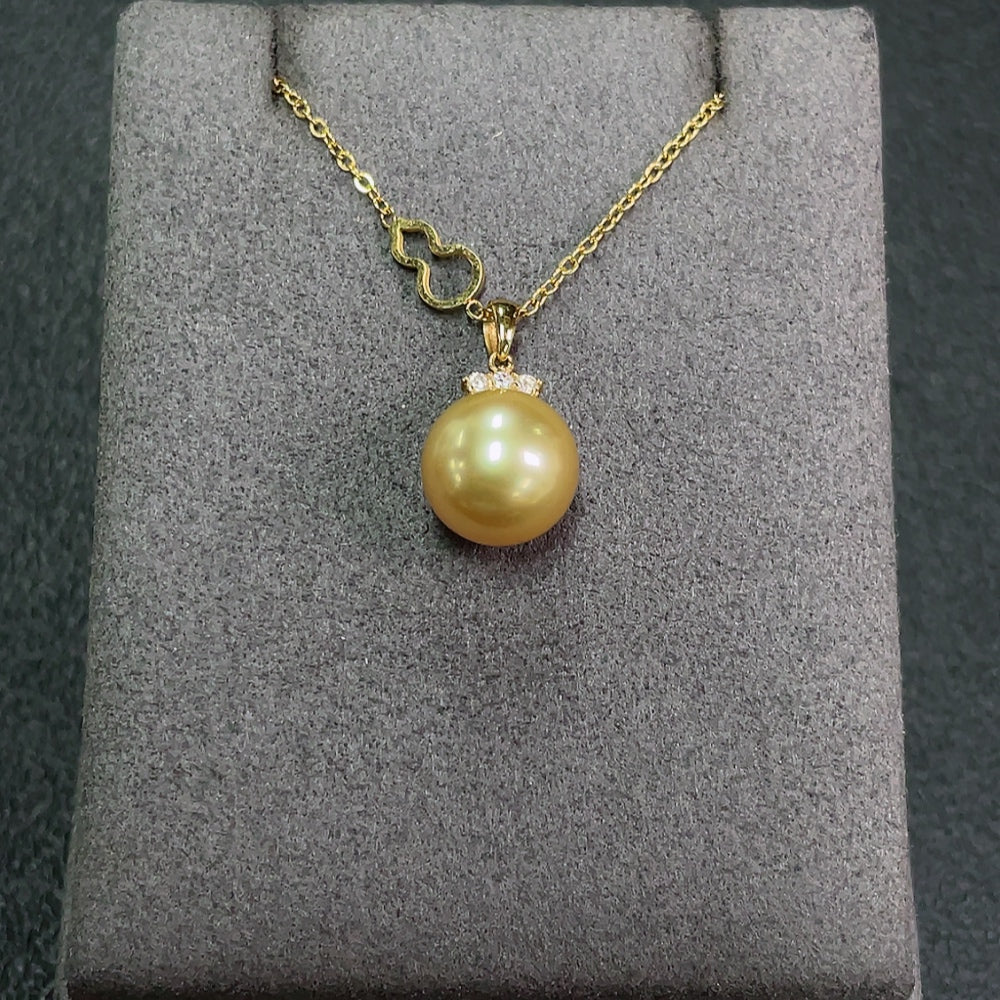Seawater pearl pendant in 18K gold with non-gold chain, 10.5mm size, HKHQ pearl jewelry, lightweight and elegant.