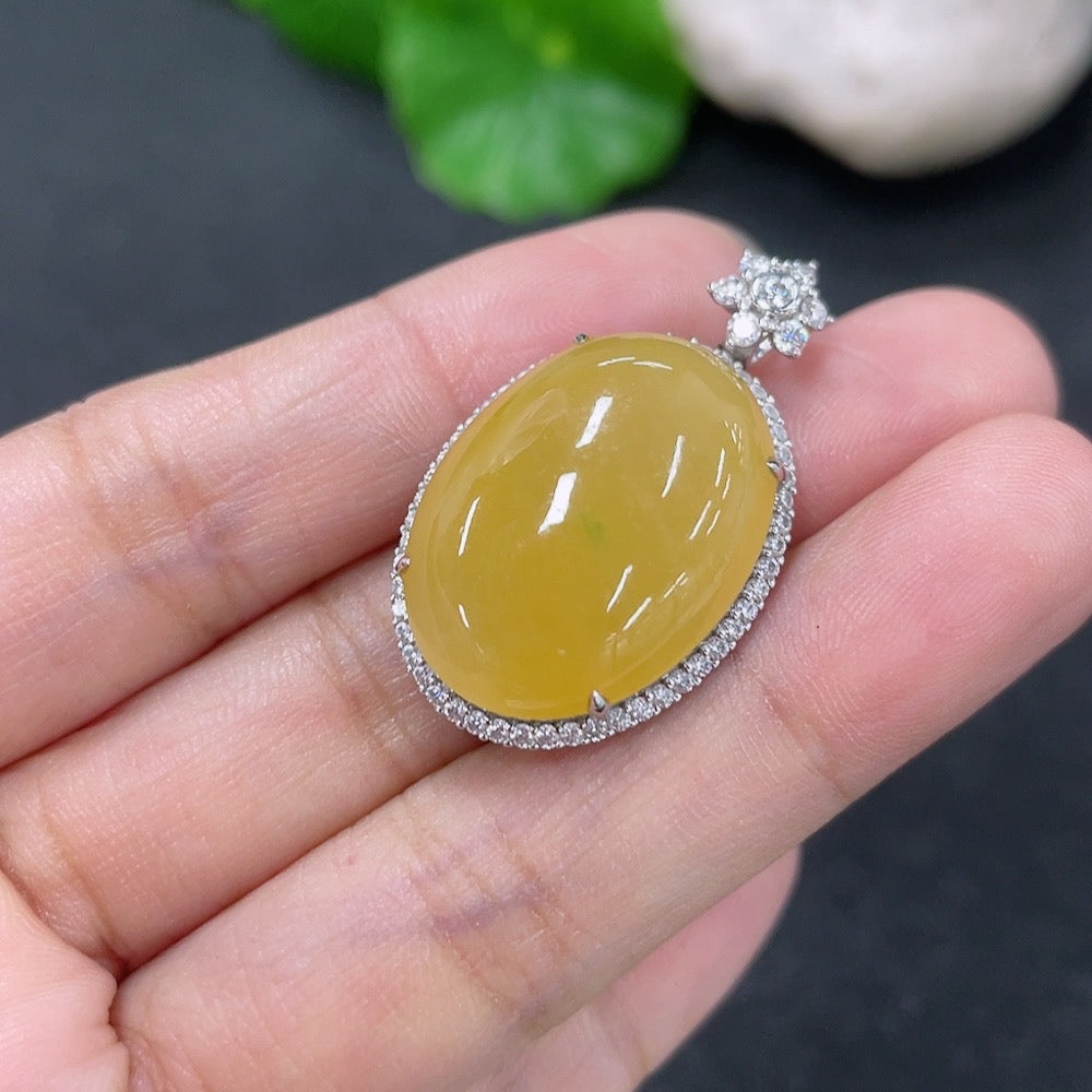 Jadeite inlaid cabochon pendant 18k total weight approx. 7.78g color origin undetermined non-diamond